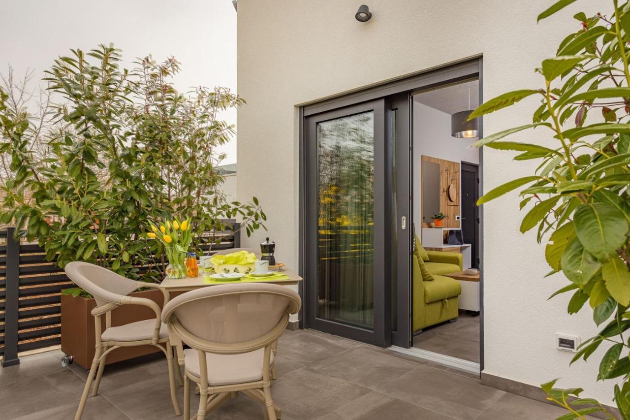 Apartments Bijou With Big Private Garden Near Umag Vilanija Exterior foto