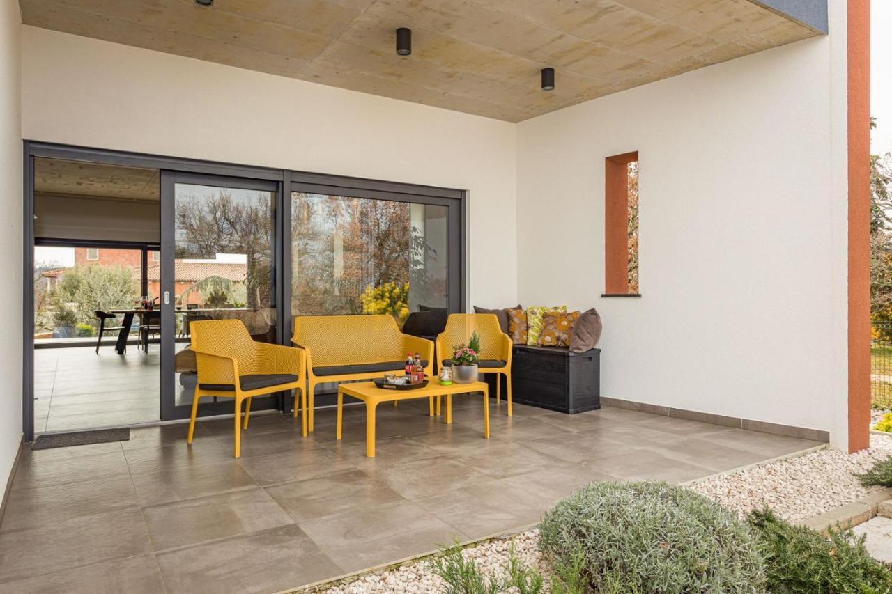 Apartments Bijou With Big Private Garden Near Umag Vilanija Exterior foto
